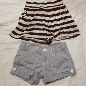 Shorts lot of 2 so wear it declare it. & H&M